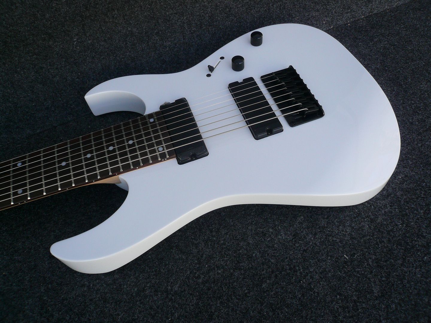Baritone Guitar Ibanez RG8 White 8-String Electric Guitar Ibanez
